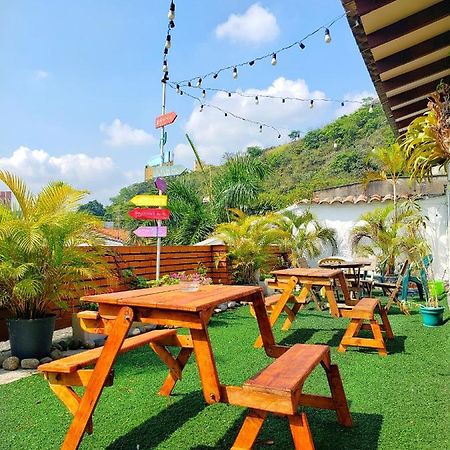 Roof Hostel Cali Bagian luar foto